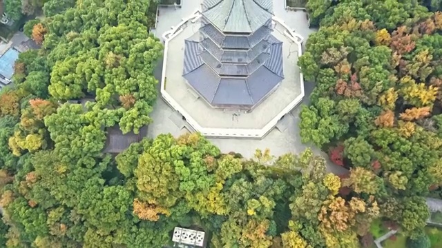 航拍视角下的浙江省杭州市日出西湖晴朗天气4K高清视频视频素材