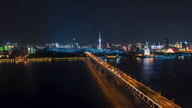 航拍武汉长江大桥夜景大范围延时视频素材