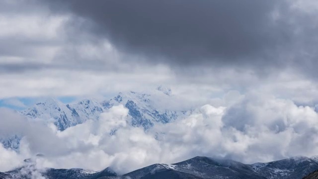 云中遥瞰南迦巴瓦峰视频素材