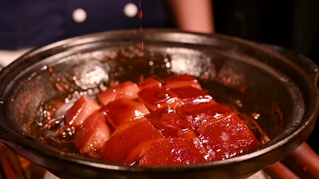 砂锅里炖肉视频下载