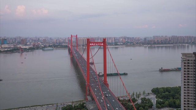 武汉鹦鹉洲长江大桥日转夜视频素材