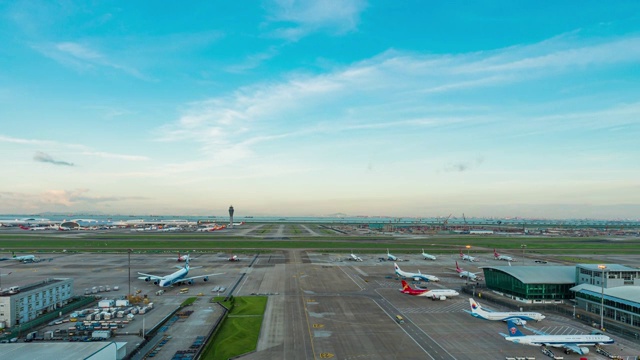日出前的深圳宝安国际机场视频素材