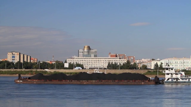 黑河市：行驶在黑龙江的俄罗斯船舶视频下载