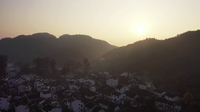 晨光中的秋季江西婺源石城村航拍视频视频素材