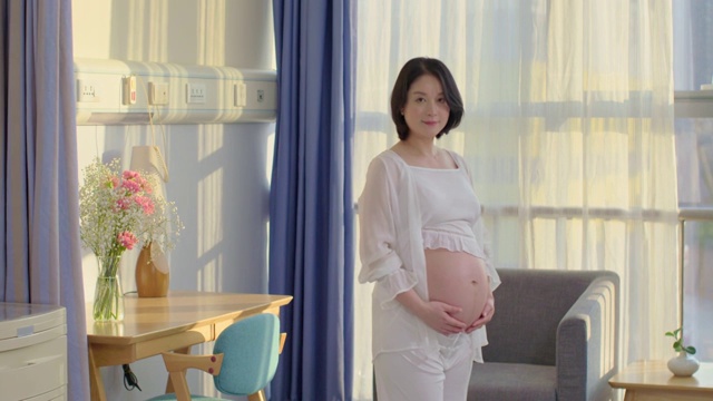 孕妇在病房里视频素材