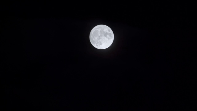 黑夜中的满月月亮月光中秋节元宵节4K高清视频视频素材