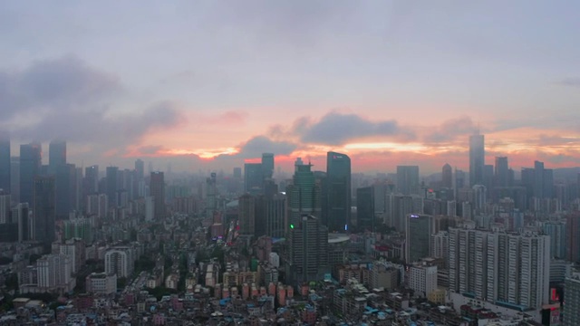 航拍穿云广州，珠江新城，山，天河，建筑，城市天际线，平流雾视频素材
