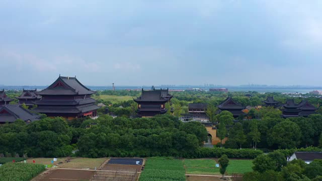 苏州园区阳澄湖畔的重元寺视频素材