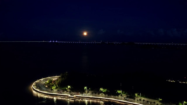 港珠澳大桥上空的满月视频下载