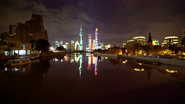 晴朗天气下上海国庆节中秋节进博会外滩陆家嘴灯光秀4K高清视频视频素材