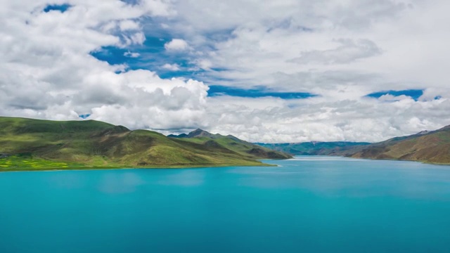 西藏浪卡子县羊卓雍措湖延时自然风光视频素材
