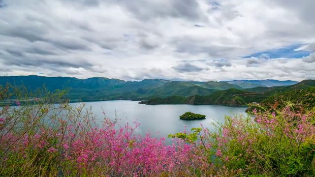 云南丽江泸沽湖自然风光延时摄影视频素材