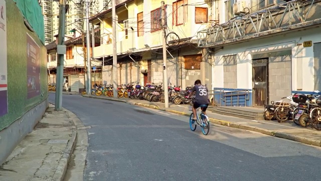 黄昏下上海老西门老弄堂街景实时4K高清视频视频下载
