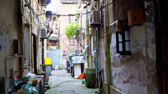 黄昏下上海老西门老弄堂街景实时4K高清视频视频素材