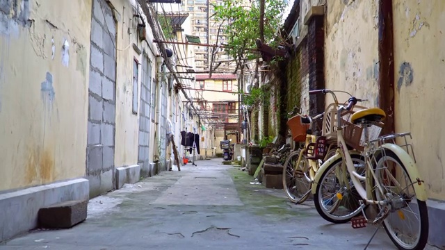 黄昏下上海老西门老弄堂街景实时4K高清视频视频素材