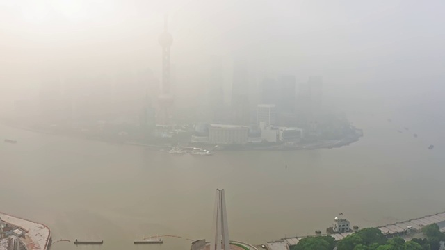 航拍视角下的上海陆家嘴航拍平流雾日出逆光4K高清视频视频素材