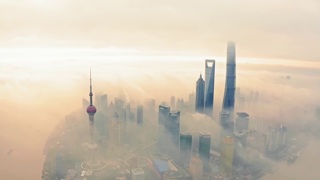 航拍视角下的上海陆家嘴航拍平流雾日出逆光4K高清视频视频素材
