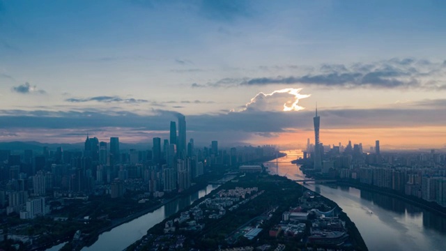 航拍广州（珠江新城、广州塔）日出，金色的珠江（延时摄影）视频下载