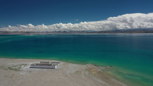西藏阿里北线扎日南木措自然风光航拍视频素材