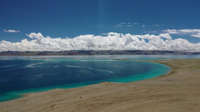 西藏阿里北线扎日南木措自然风光航拍视频素材