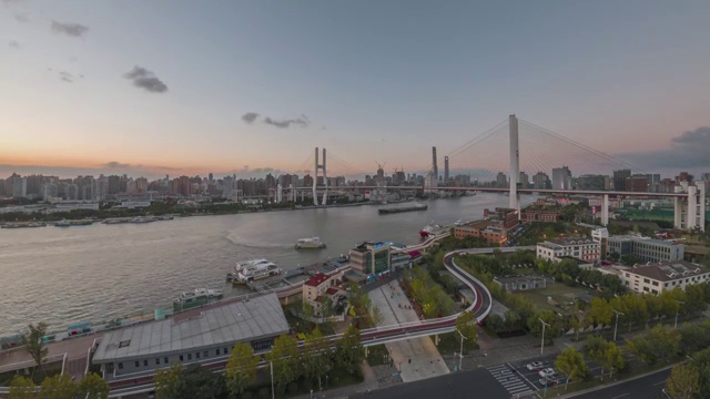 晴朗天气的上海南浦大桥日落视频素材