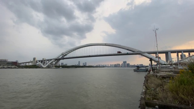 卢湾西看卢浦大桥延时2020秋傍晚多云视频素材