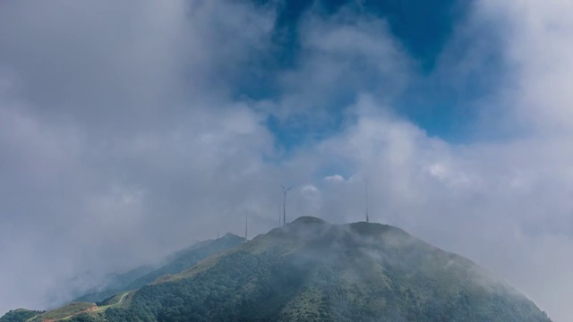 云雾中的风车视频素材