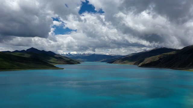 西藏山南浪卡子县圣湖羊卓雍错湖延时摄影视频下载