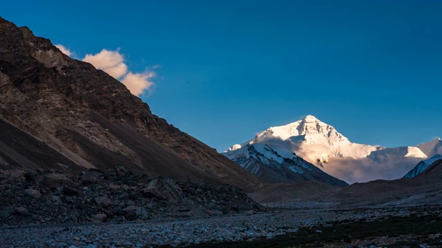 西藏日喀则珠峰大本营珠峰夕阳视频素材