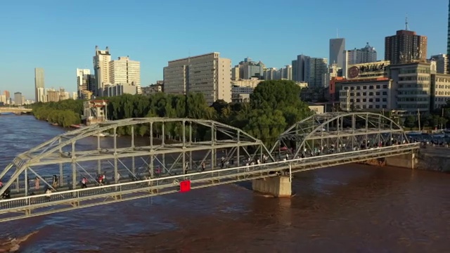 甘肃兰州黄河中山铁桥江滨景观航拍视频素材