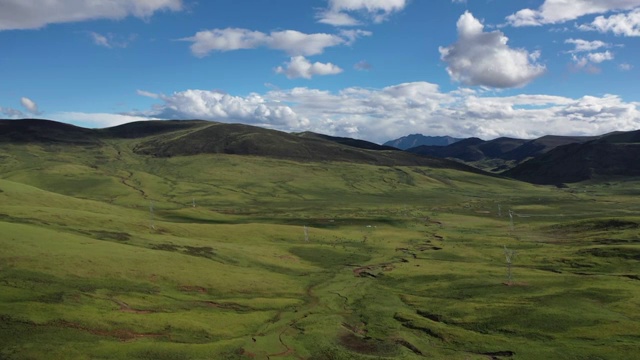 西藏芒康拉乌山垭口草原自然风光视频素材