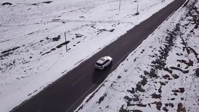 航拍新疆喀喇昆仑公路穿越冬季的帕米尔高原视频素材