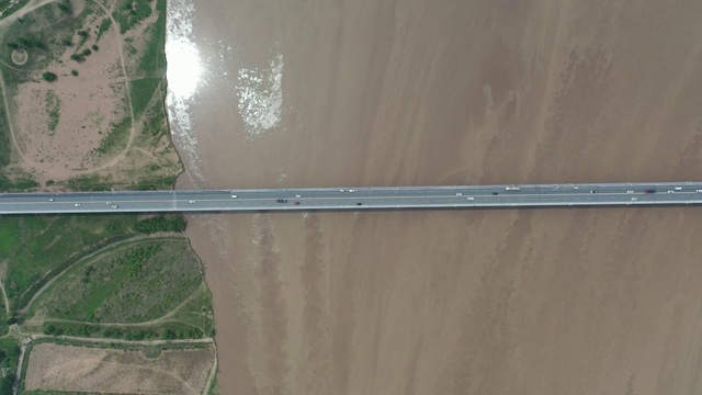 航拍郑州黄河公路大桥南北两岸视频素材