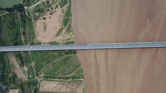 航拍郑州黄河公路大桥南北两岸视频素材