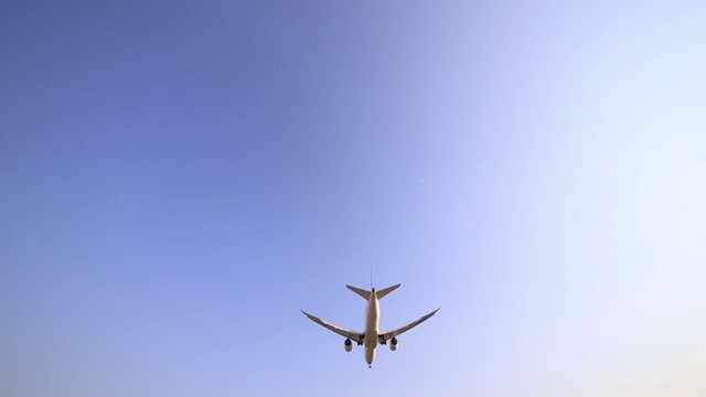 正在降落的民航客机视频素材