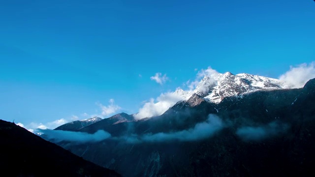 machhermo清晨日照雪山视频素材