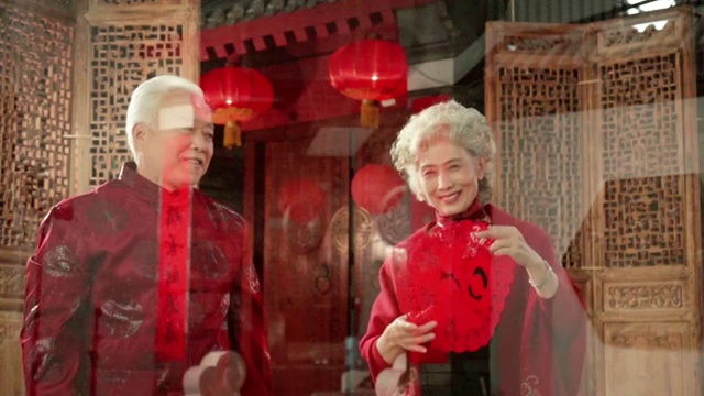 中国老年夫妇贴窗花视频下载