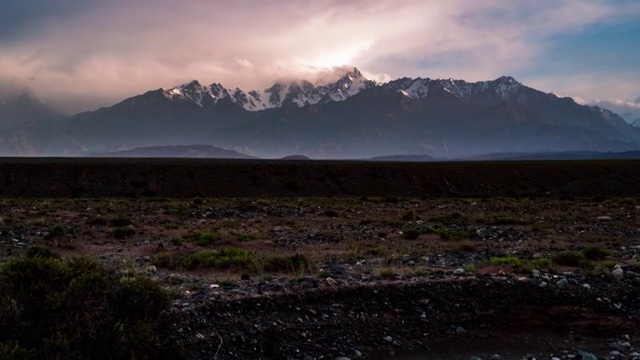 中国新疆帕米尔高原的雪山自然风光视频素材