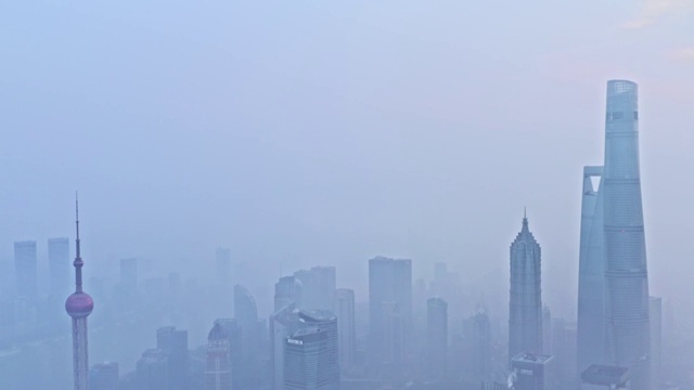 上海陆家嘴晨雾视频素材