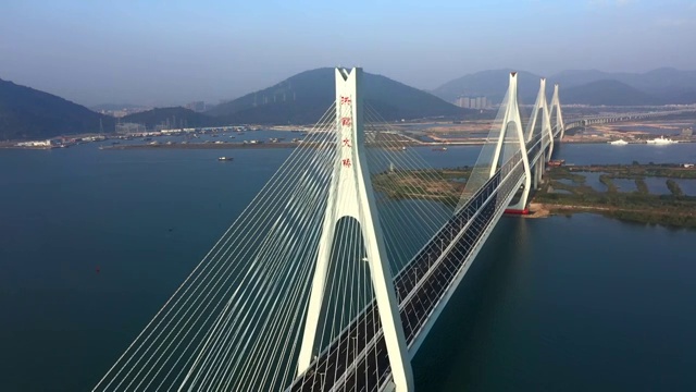 珠海洪鹤大桥主桥梁白昼航拍视频素材