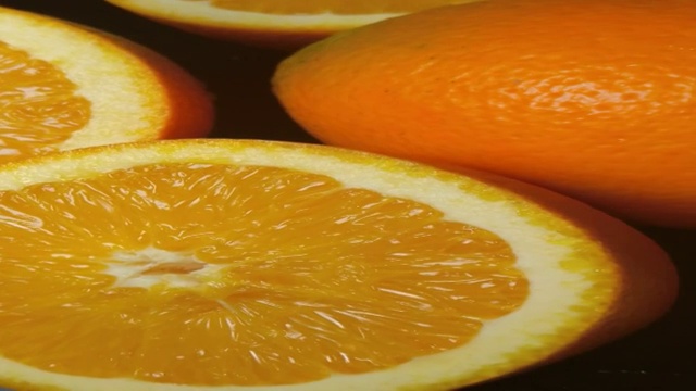 4K竖屏旋转的橙子水果视频素材