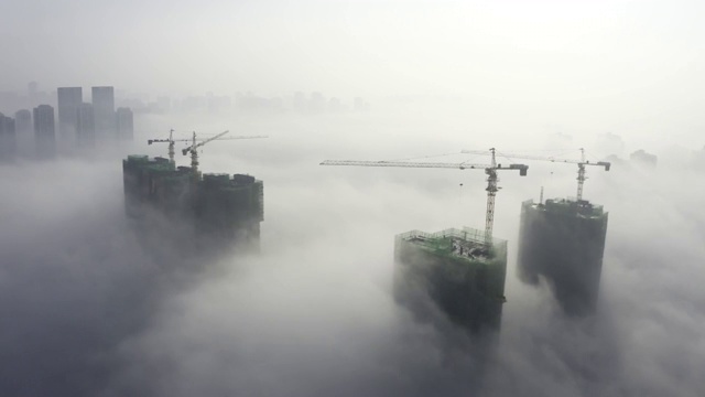矗立在云海的城市高楼视频素材