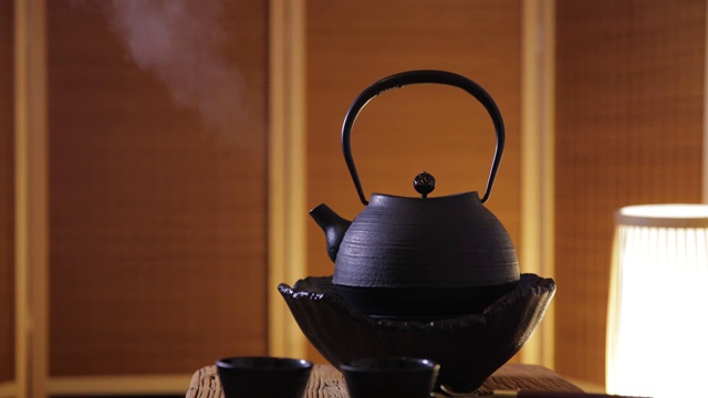 传统铁茶壶煮茶视频素材