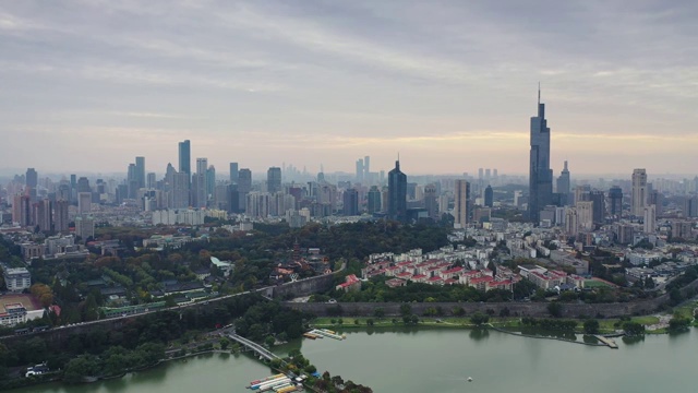 秋季的南京玄武湖与南京城市风光视频视频素材