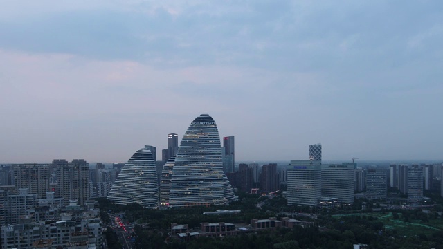 中国北京市城市风光：望京SOHO视频下载