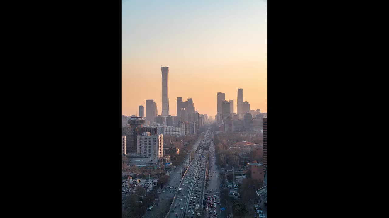 北京繁华的东三环日转夜 8K60P延时视频视频素材