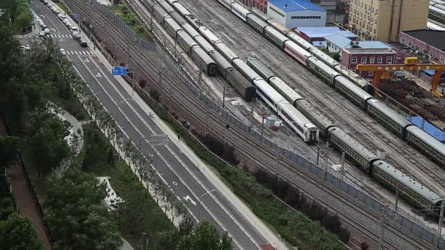 中国北京市城市风光：高速列车经过视频素材