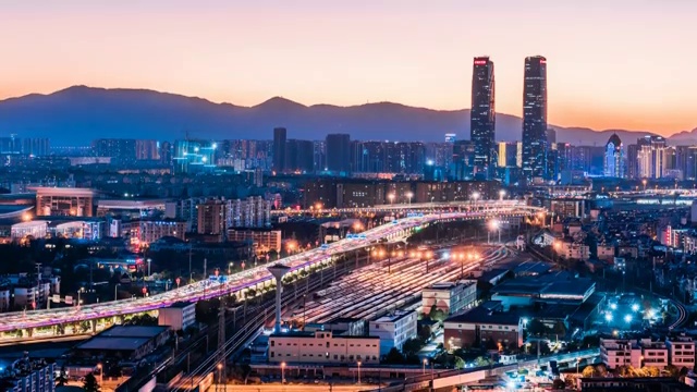 中国云南昆明双子塔、高架桥和火车站日转夜延时摄影视频素材
