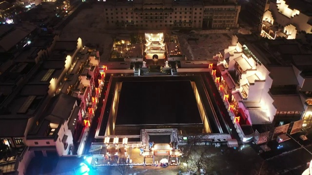 冬季风雪中南京夫子庙风光带中国科举博物馆的夜景视频素材