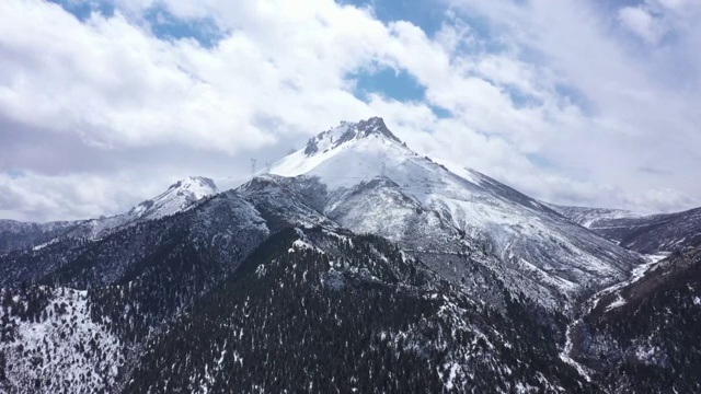 4K航拍西藏川藏线雪山视频素材